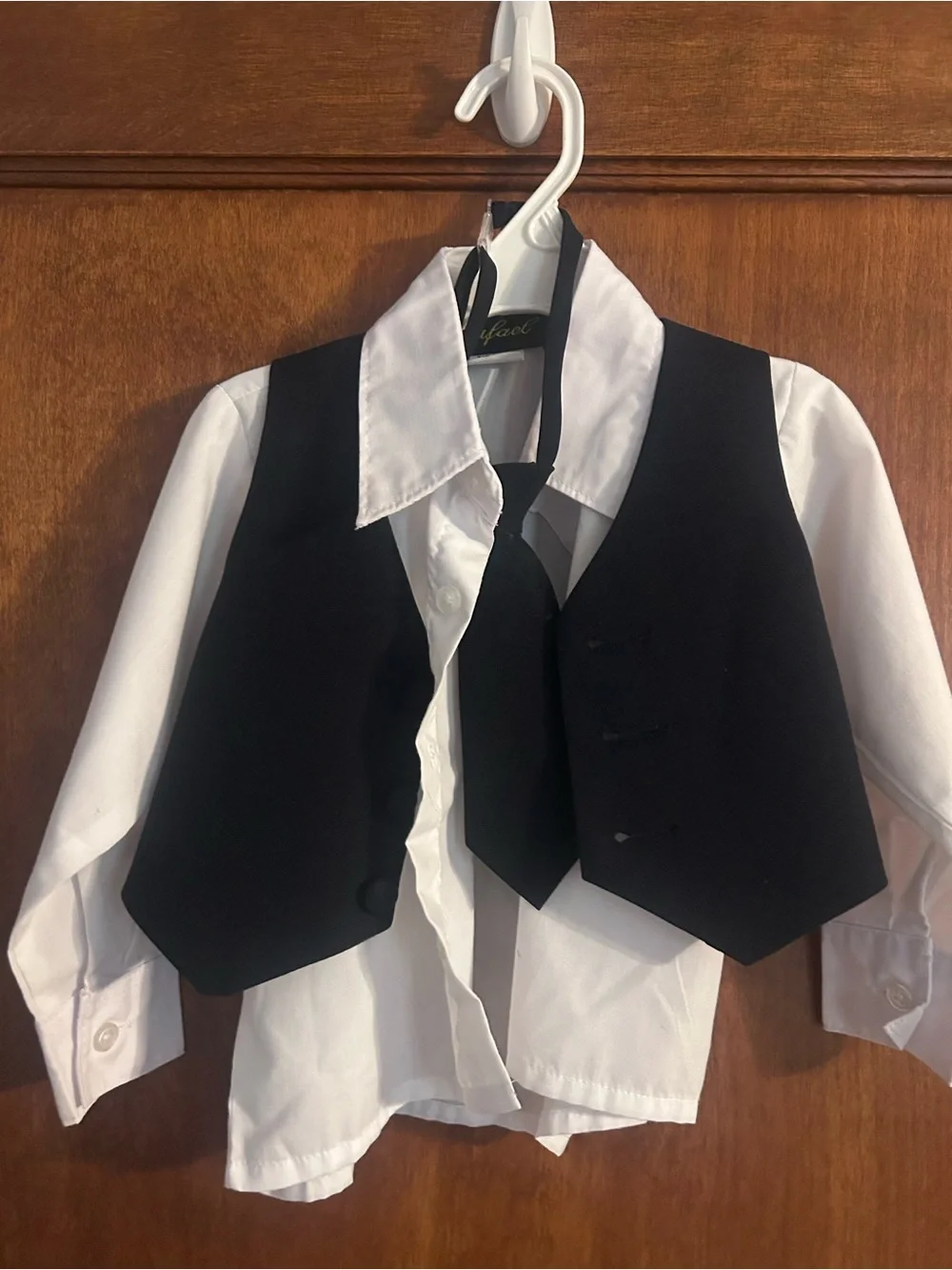 2T Suit with vest and tie